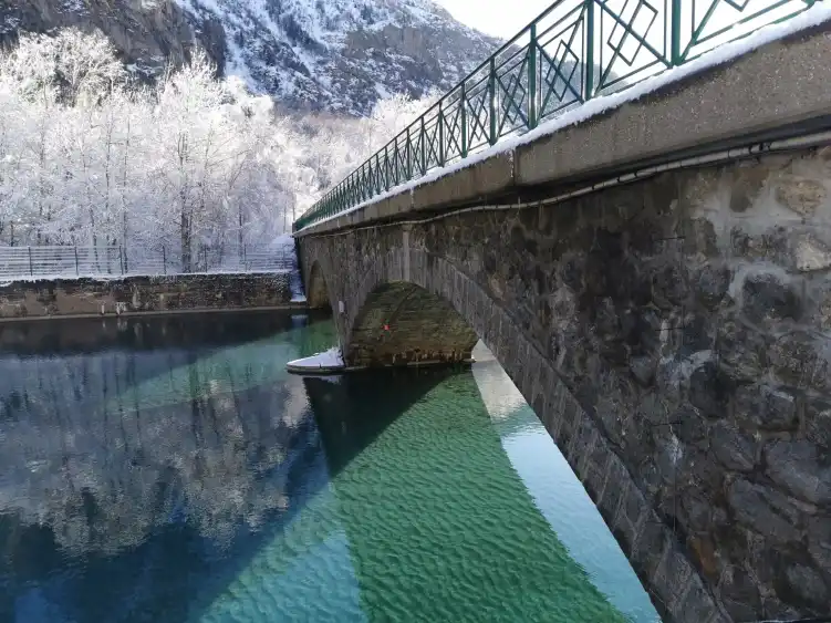 Monitoring Joint Decompression in Masonry Bridges